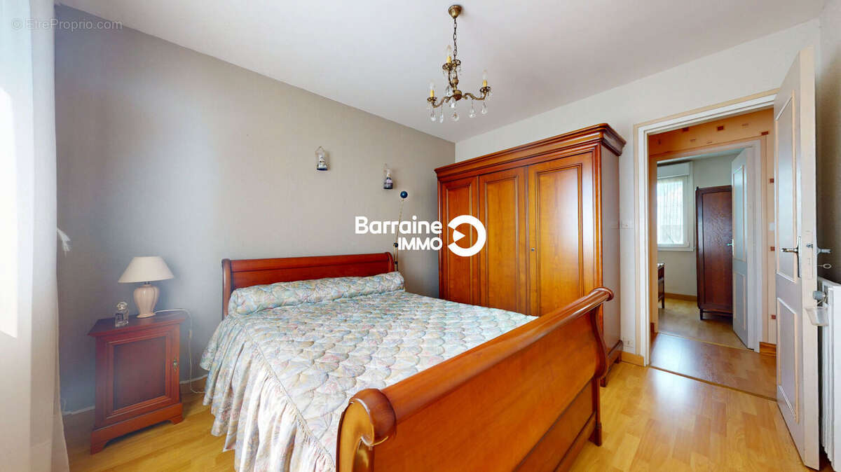 Barraine IMMO - Maison 7 pièces à vendre à Plabennec de 123.6 m² Possibilité 150 m² habitables - Terrain clos de 1020 m² - photo 12