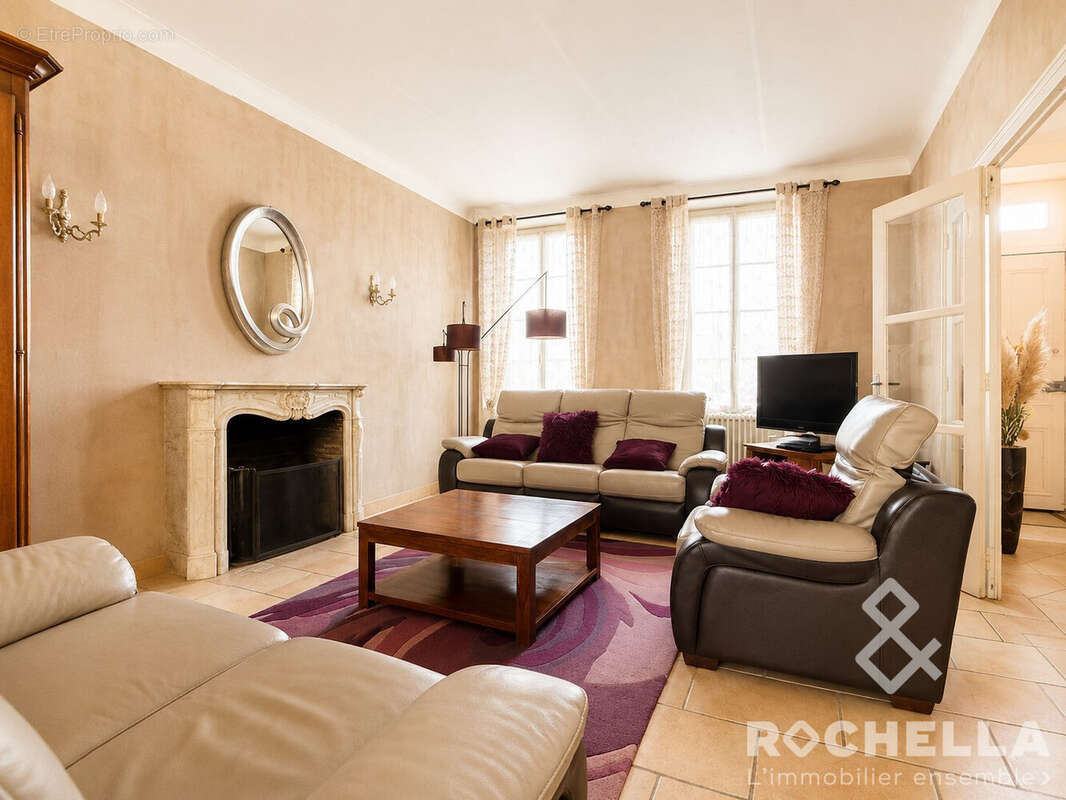 Maison 228 m² à Saint-Jean-D'angely  - photo 3