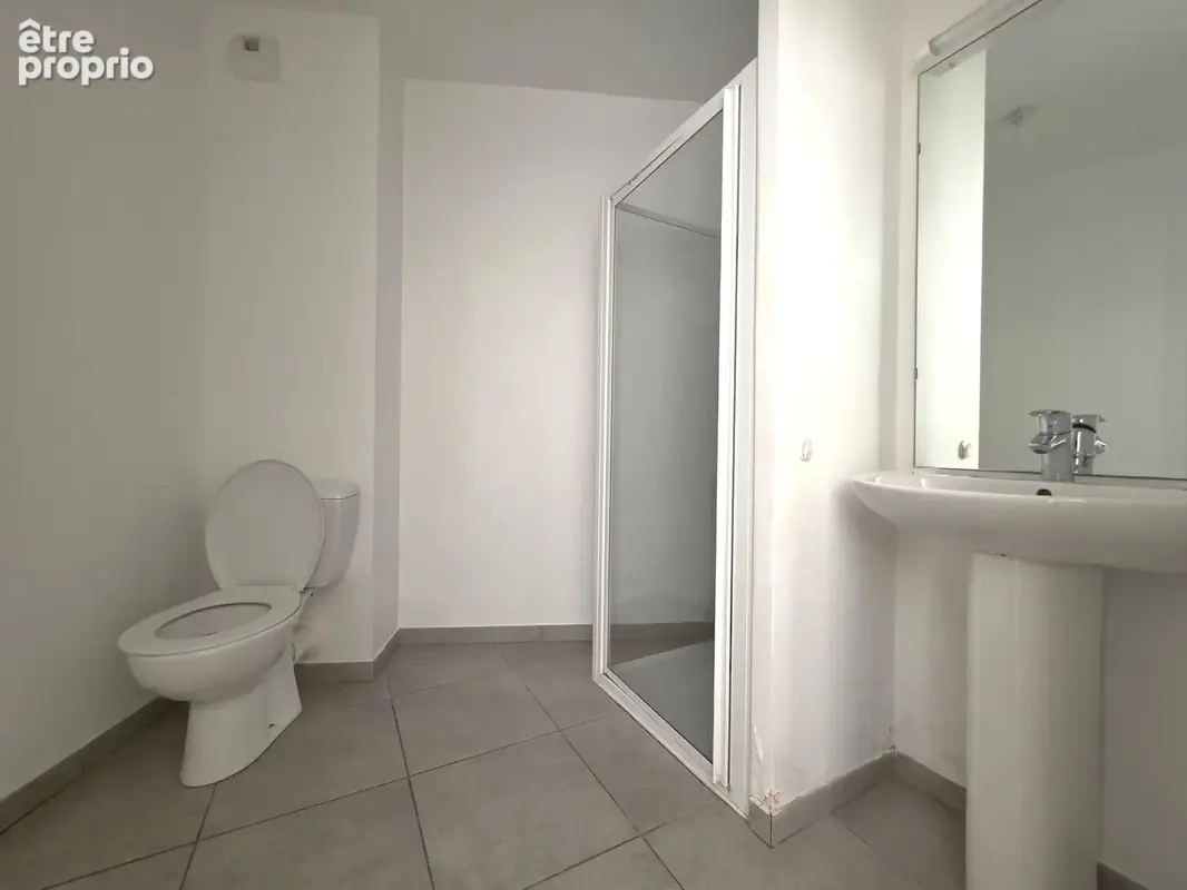 Appartement 2 pièces -  45 m²  - Terrasse  - parking sécurisé - photo 9