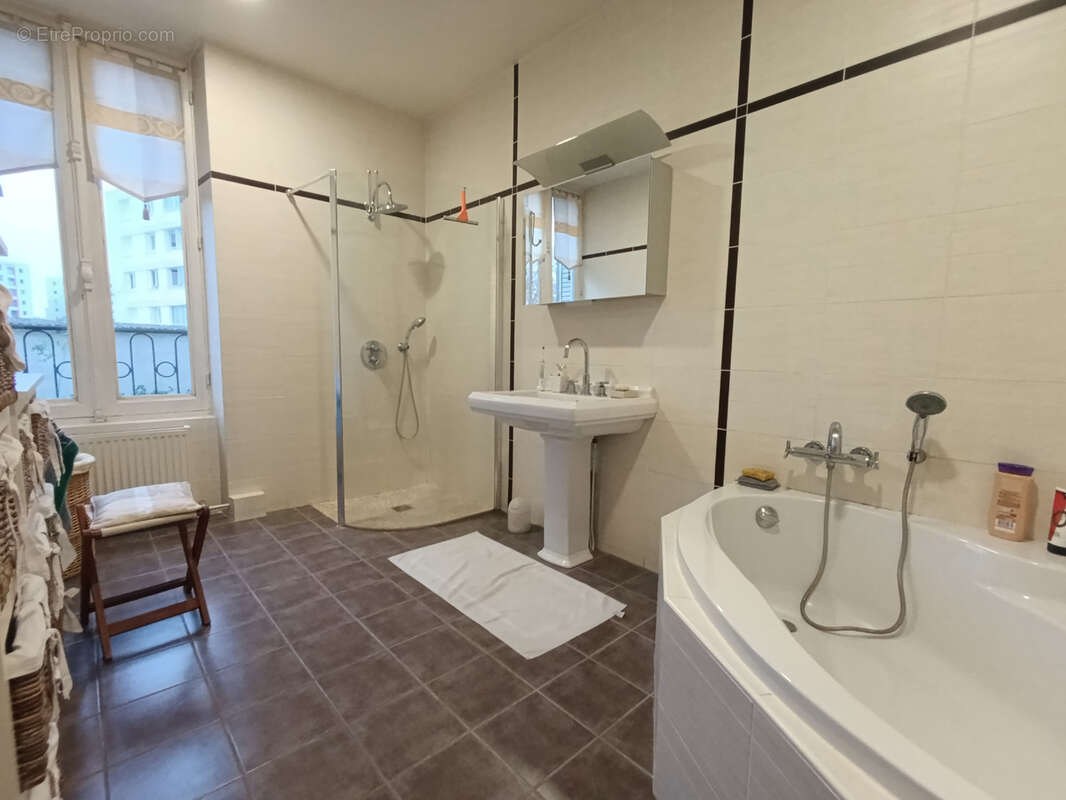 Maison bourgeoise avec extérieur et garage - photo 10