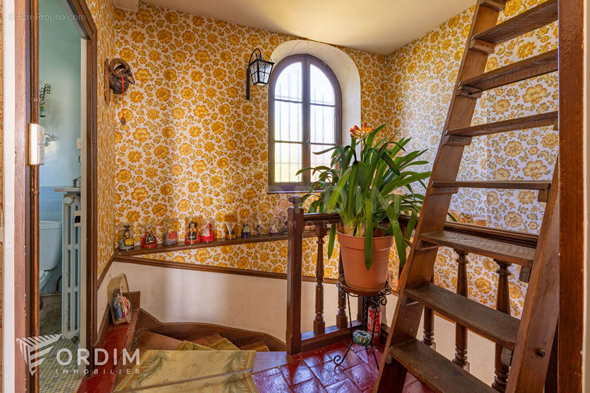 Maison à MENADES