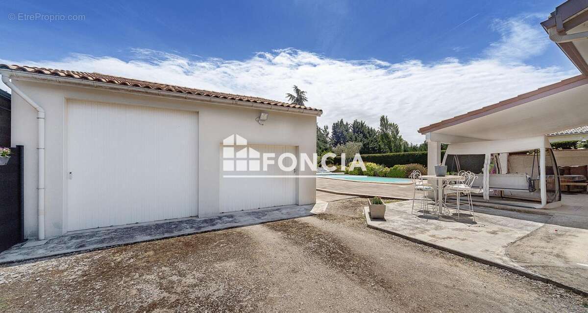 Proche MONTAUBAN, maison individuelle de plain pied avec double garage/atelier, terrasse, piscine et terrain - photo 4