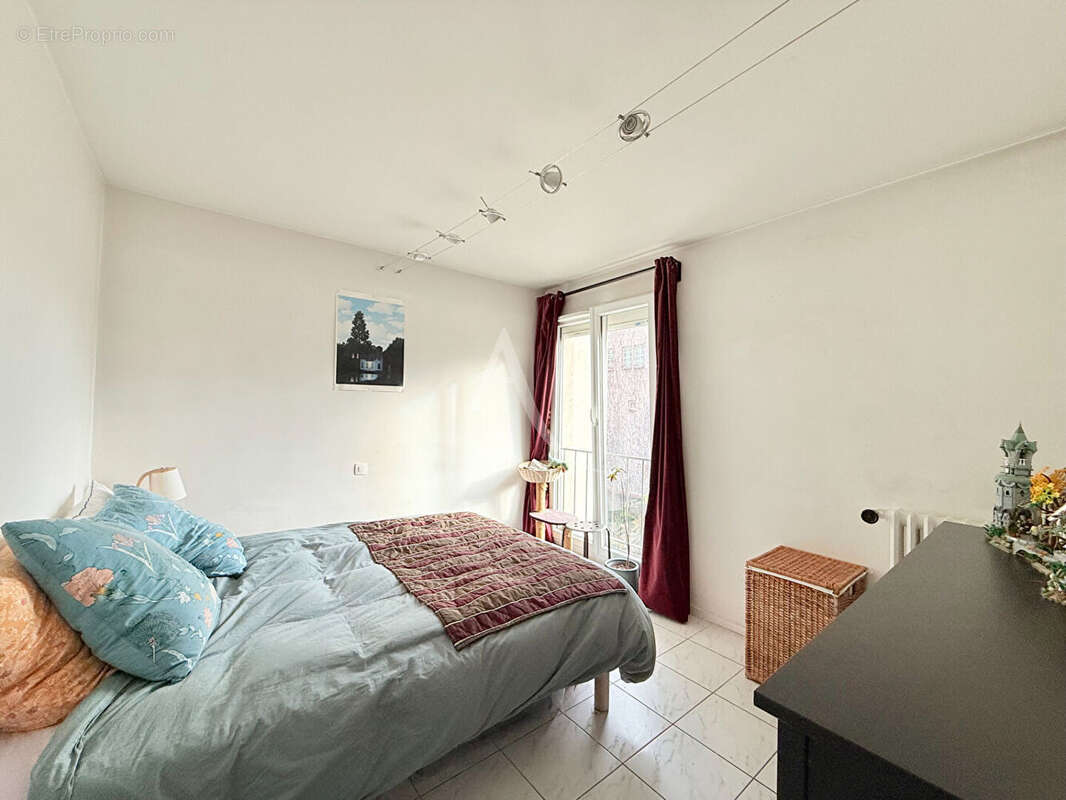 Appartement à CHARENTON-LE-PONT
