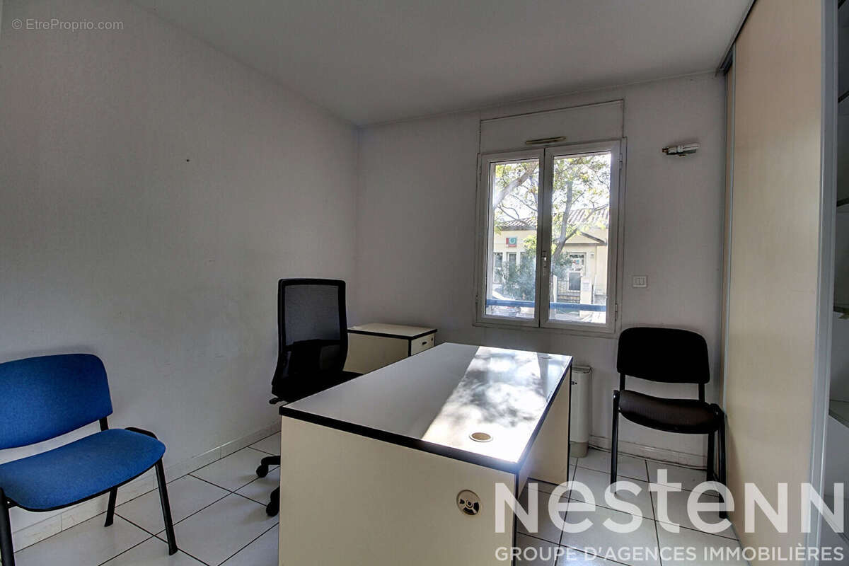 À vendre - locaux professionnels / bureaux 93m² - draguignan centre-ville avec possibilité de changement de destination - photo 4