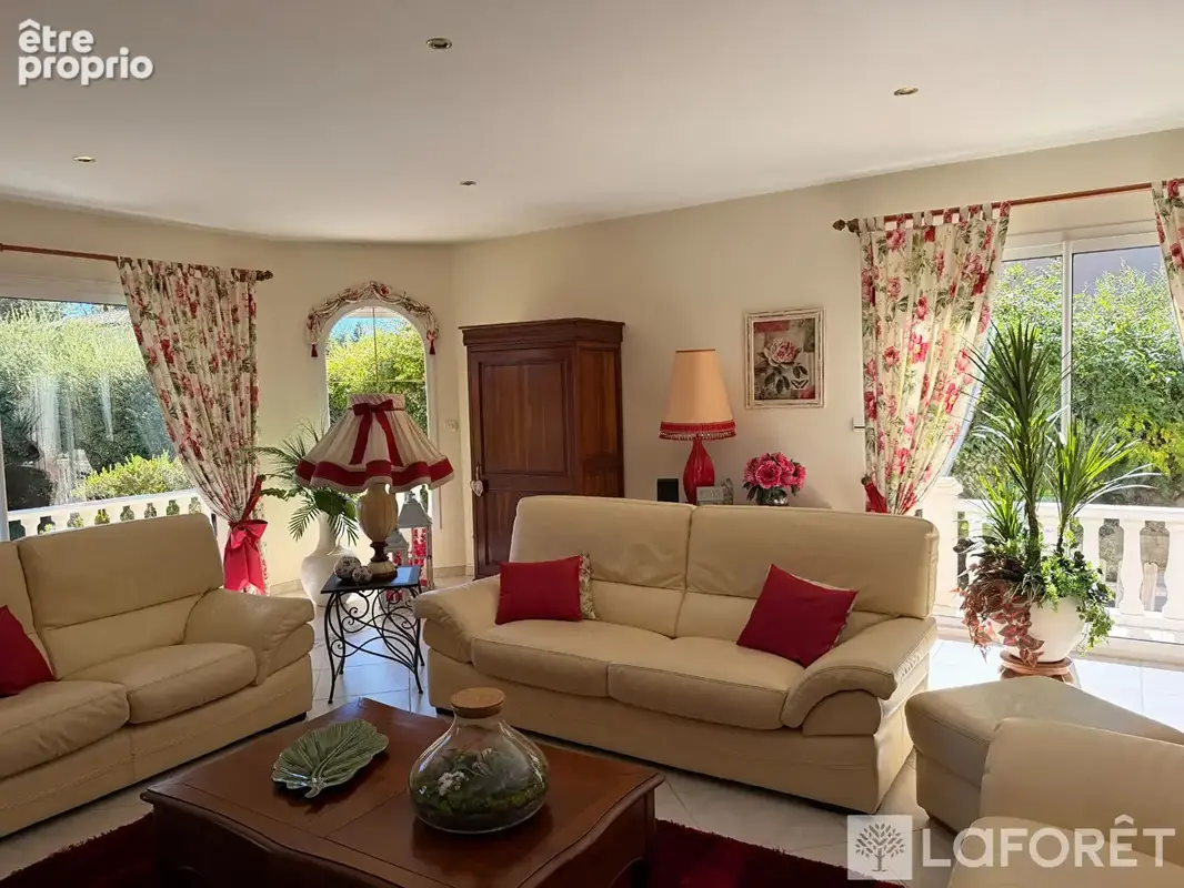 Grande maison familiale de standing avec jardin paysagé, piscine et belles prestations - photo 6