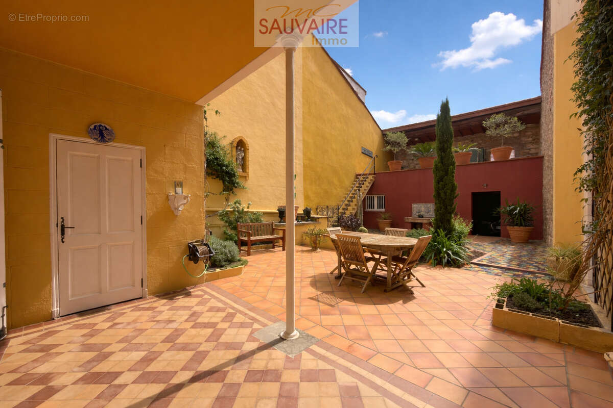 Maison à SAINT-LAURENT-DE-LA-SALANQUE