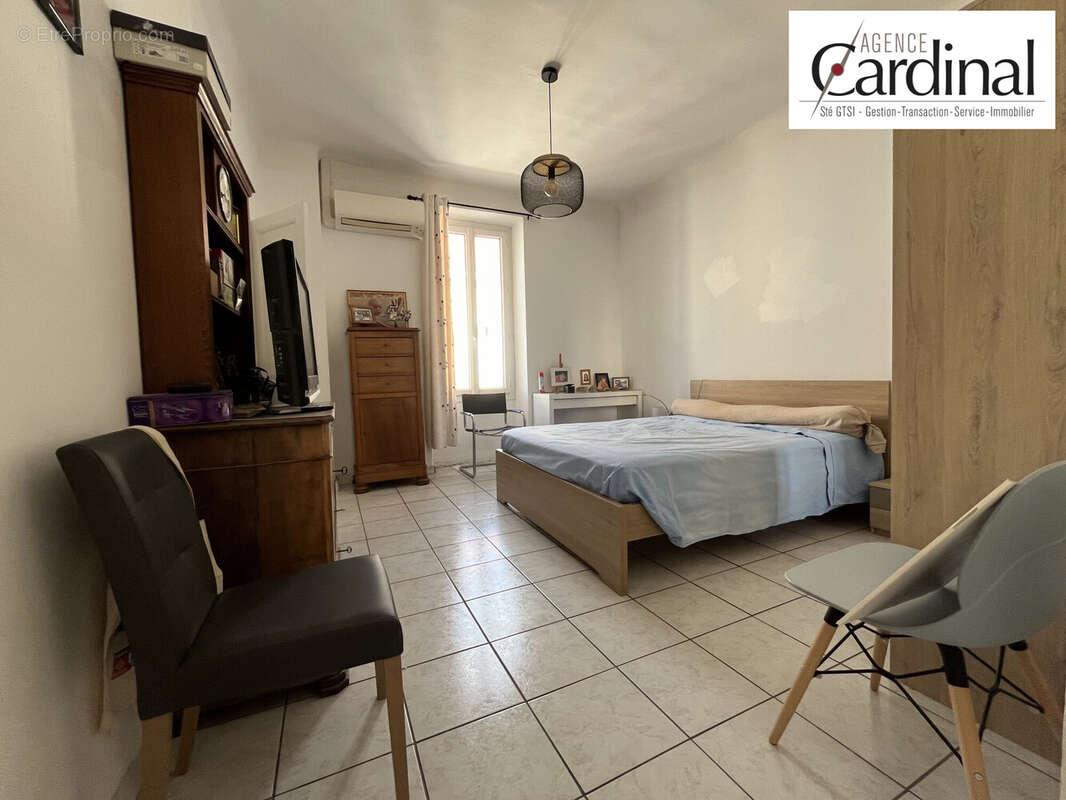 Chambre 1  - Appartement à PORT-DE-BOUC