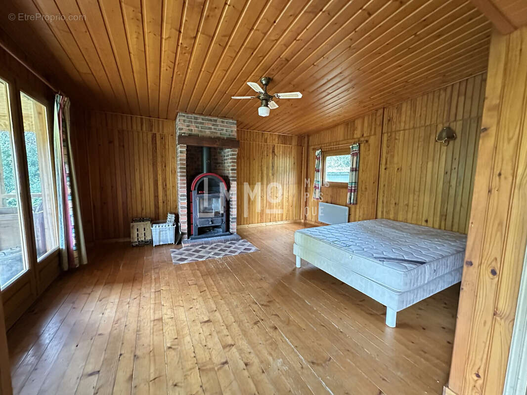 Terrain à MONTREUIL-LE-HENRI