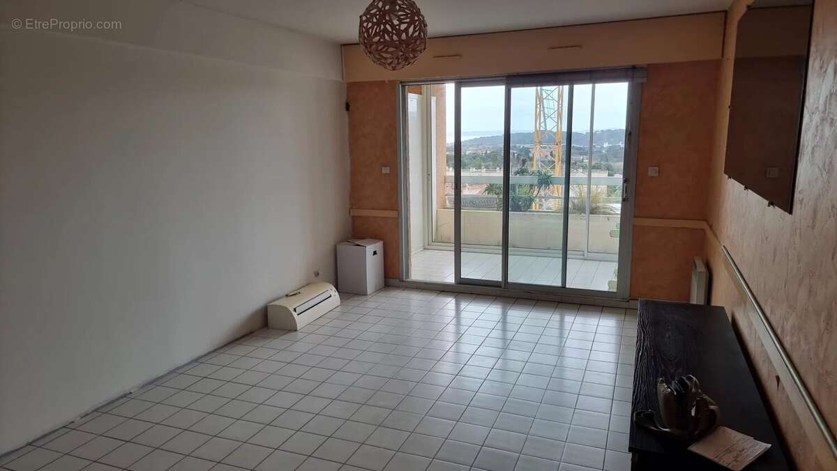 Commerce à BORMES-LES-MIMOSAS