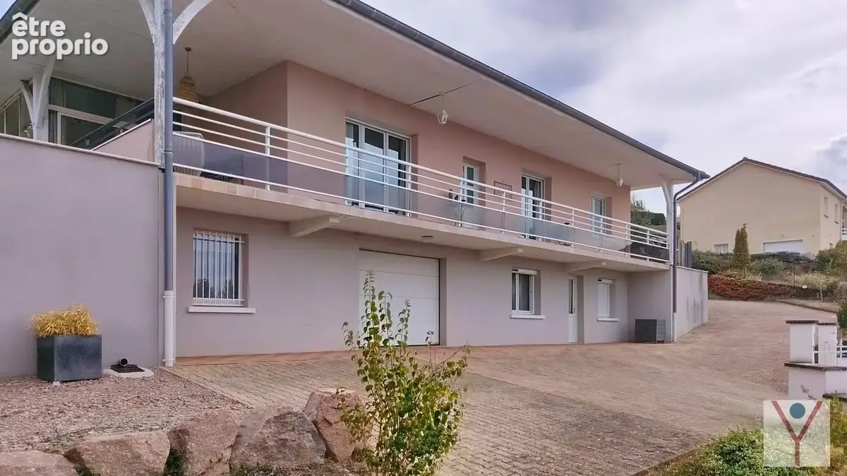 Maison 8 pièces 211 m² à vendre à Chauffailles (71170) - photo 2