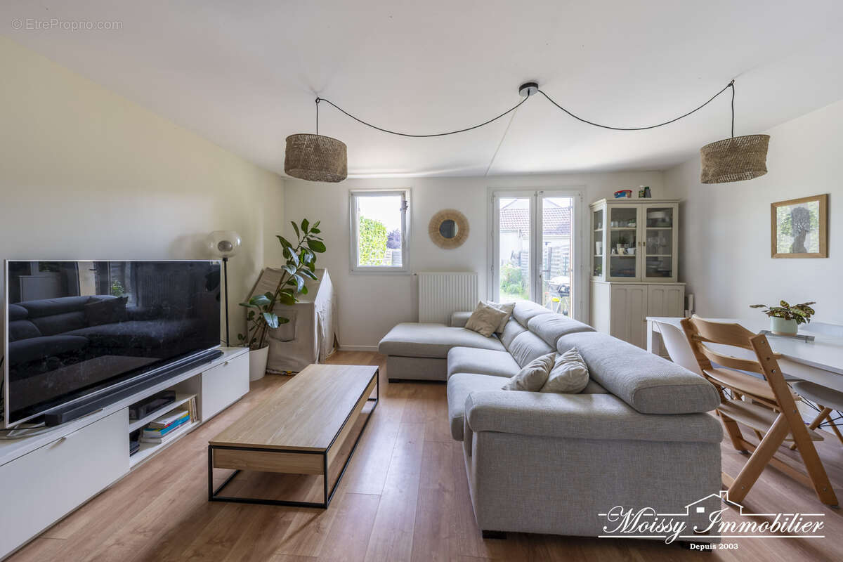 Maison à MOISSY-CRAMAYEL