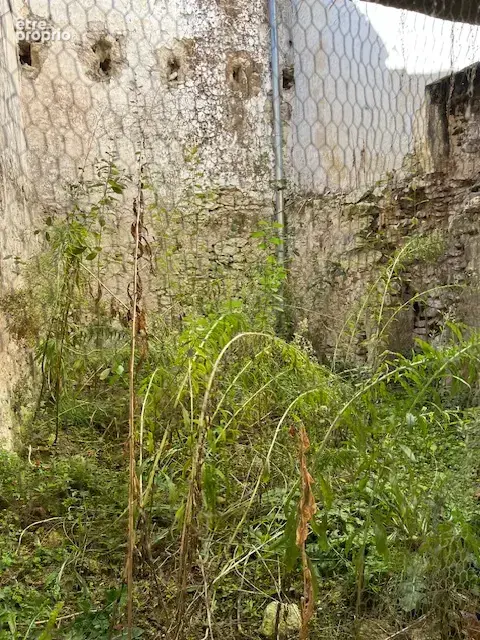 GARAGE de 75 m2 au sol avec jardin clos de 140 m2. Un beau potentiel d'aménagement ! - photo 6