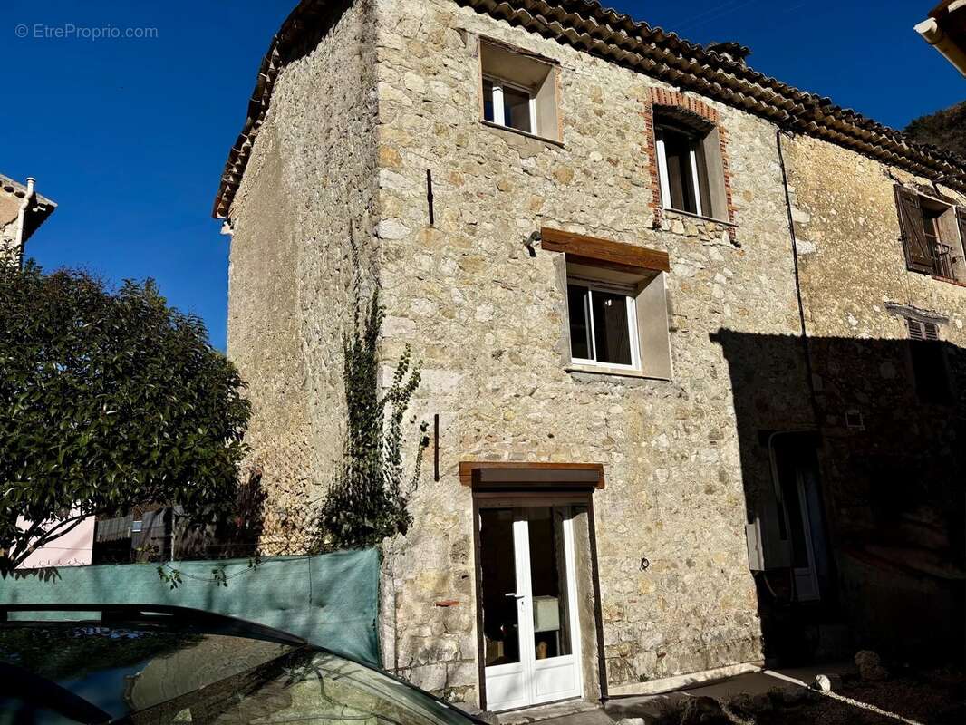 Maison à COURMES