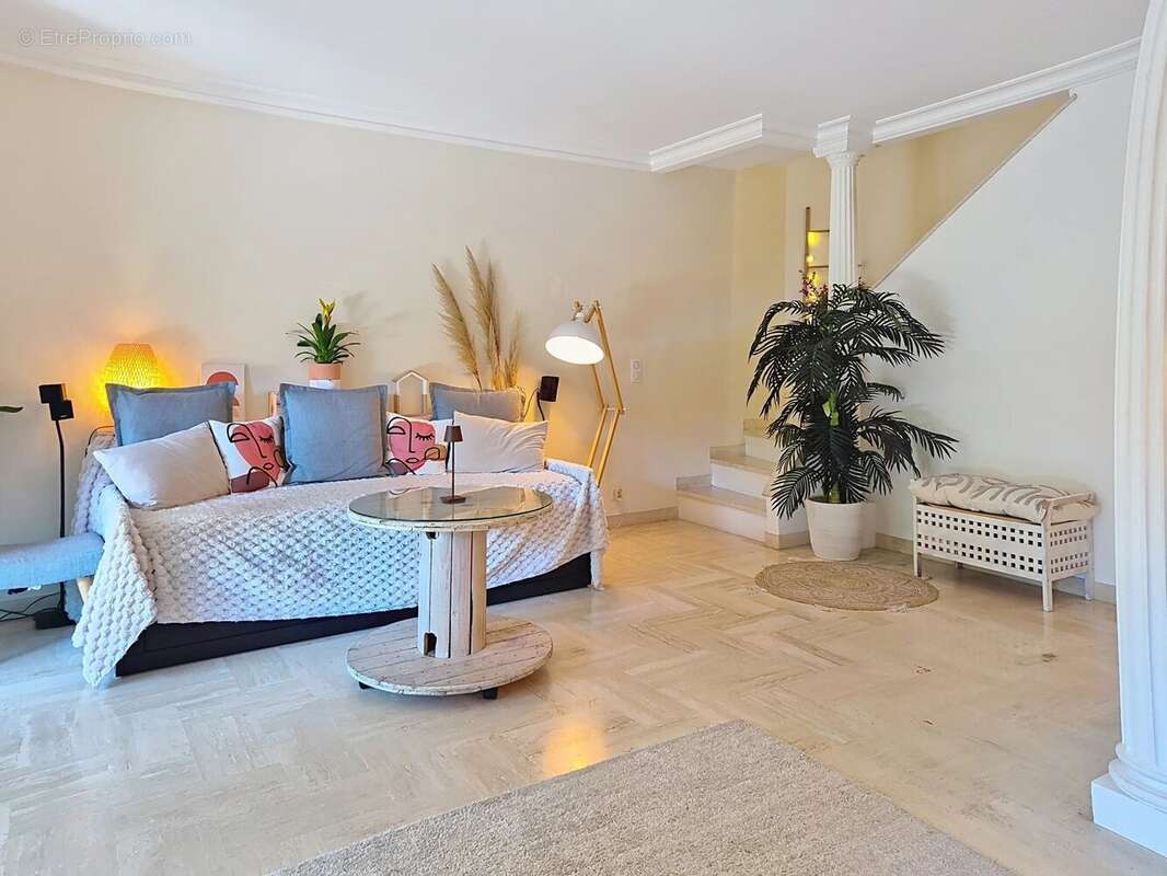 Appartement à LE CANNET