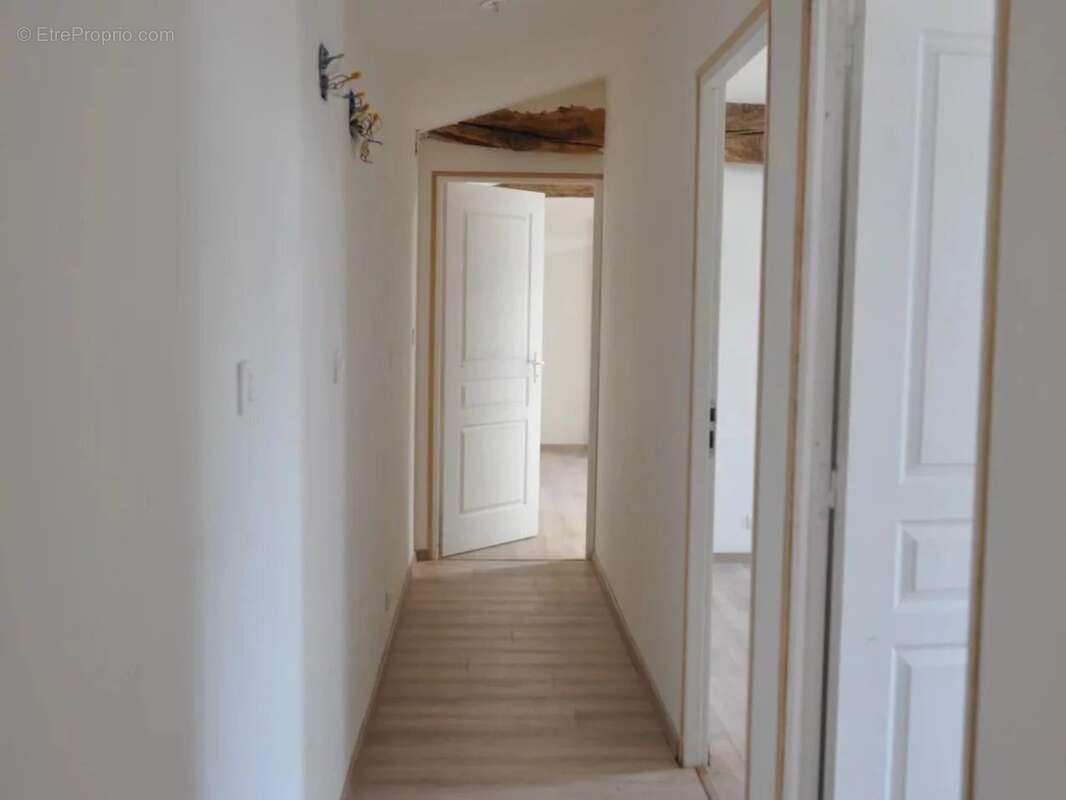 Maison à VILLEBOIS-LAVALETTE