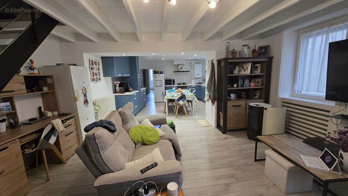 Maison 93 m² à Surgeres  - photo 4