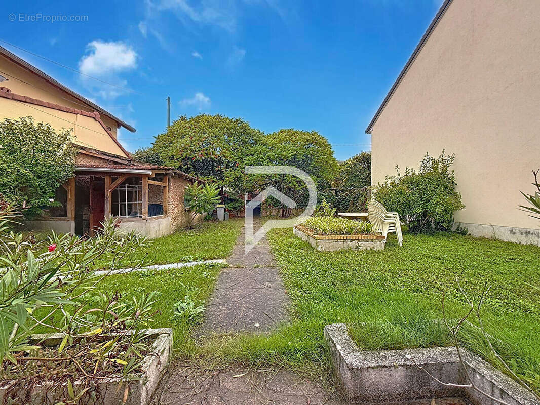 Maison à CHAMPS-SUR-MARNE