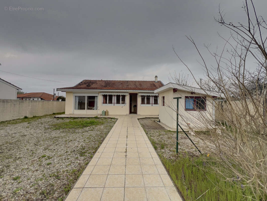 Maison à VILLENAVE-D&#039;ORNON