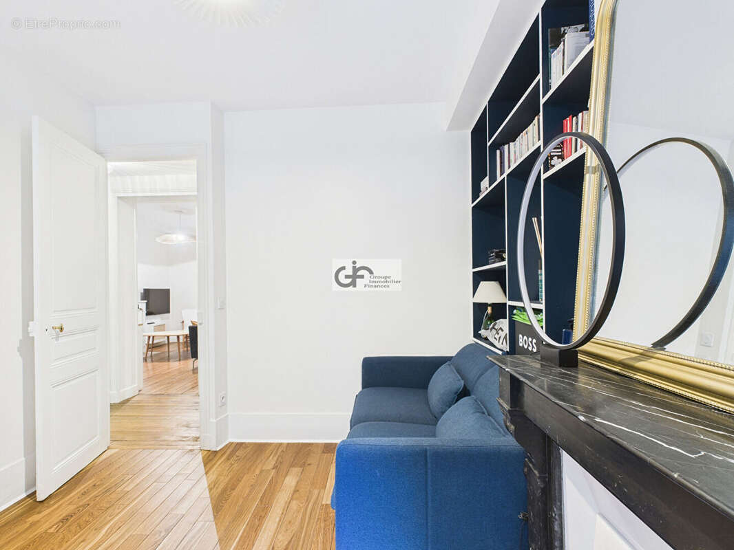 Appartement à PARIS-16E