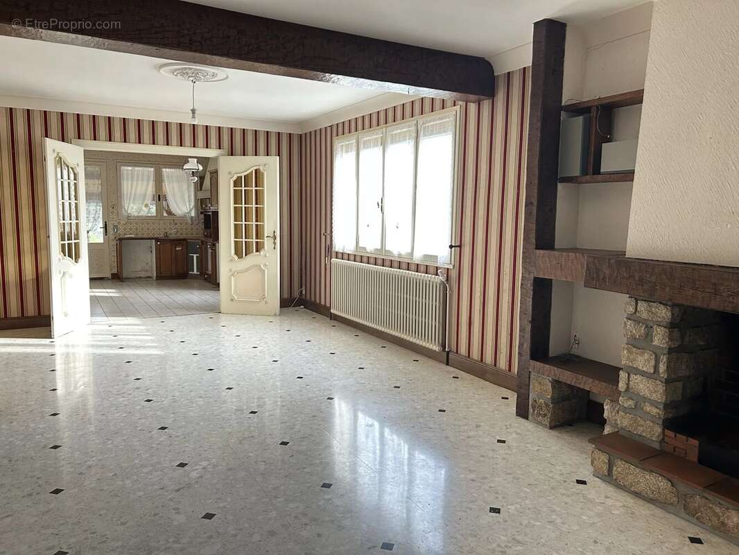 Maison à MONCOUTANT