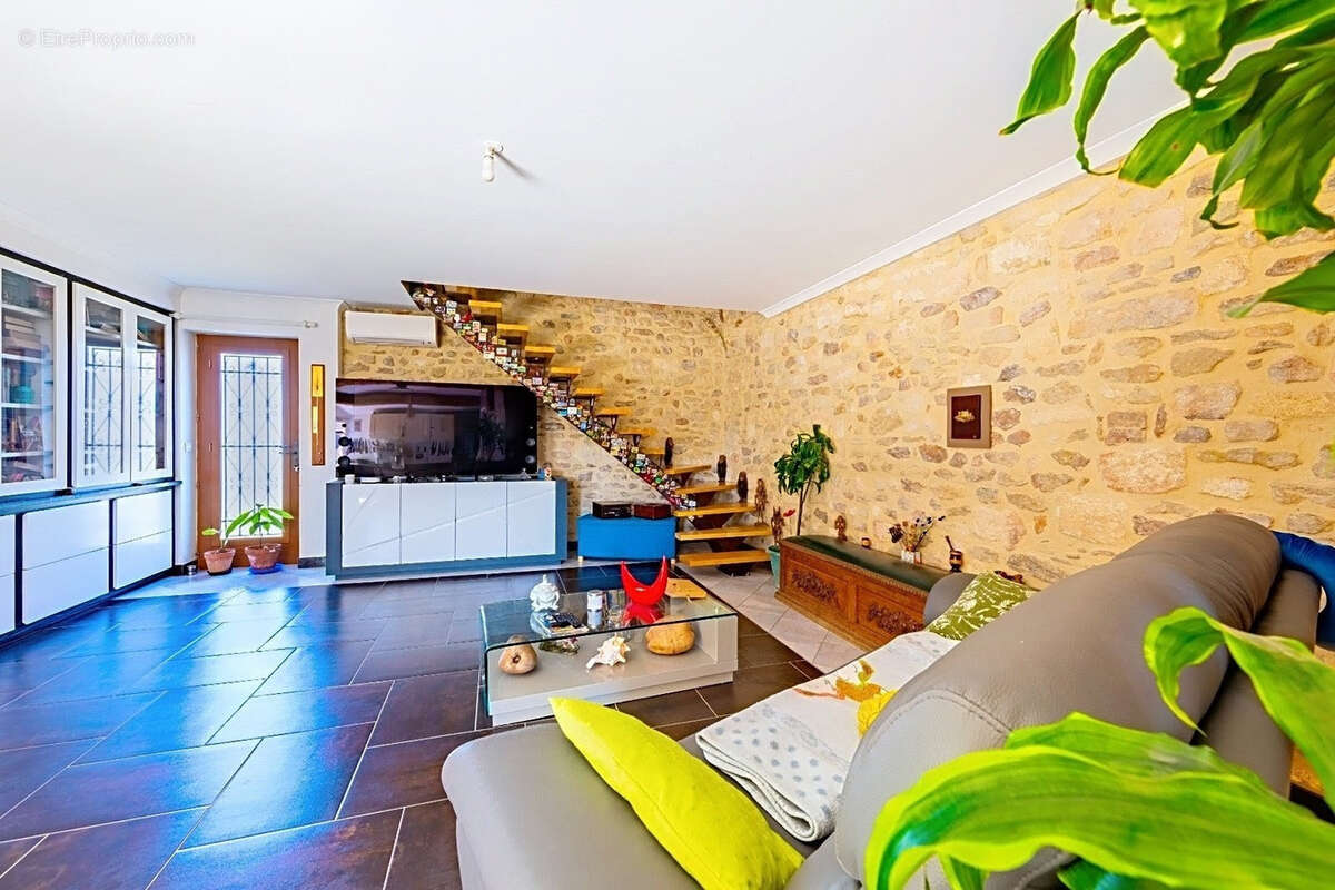 Sommières   Appartement d’exception avec terrasse, jardin et garage de 100 m2 - photo 2