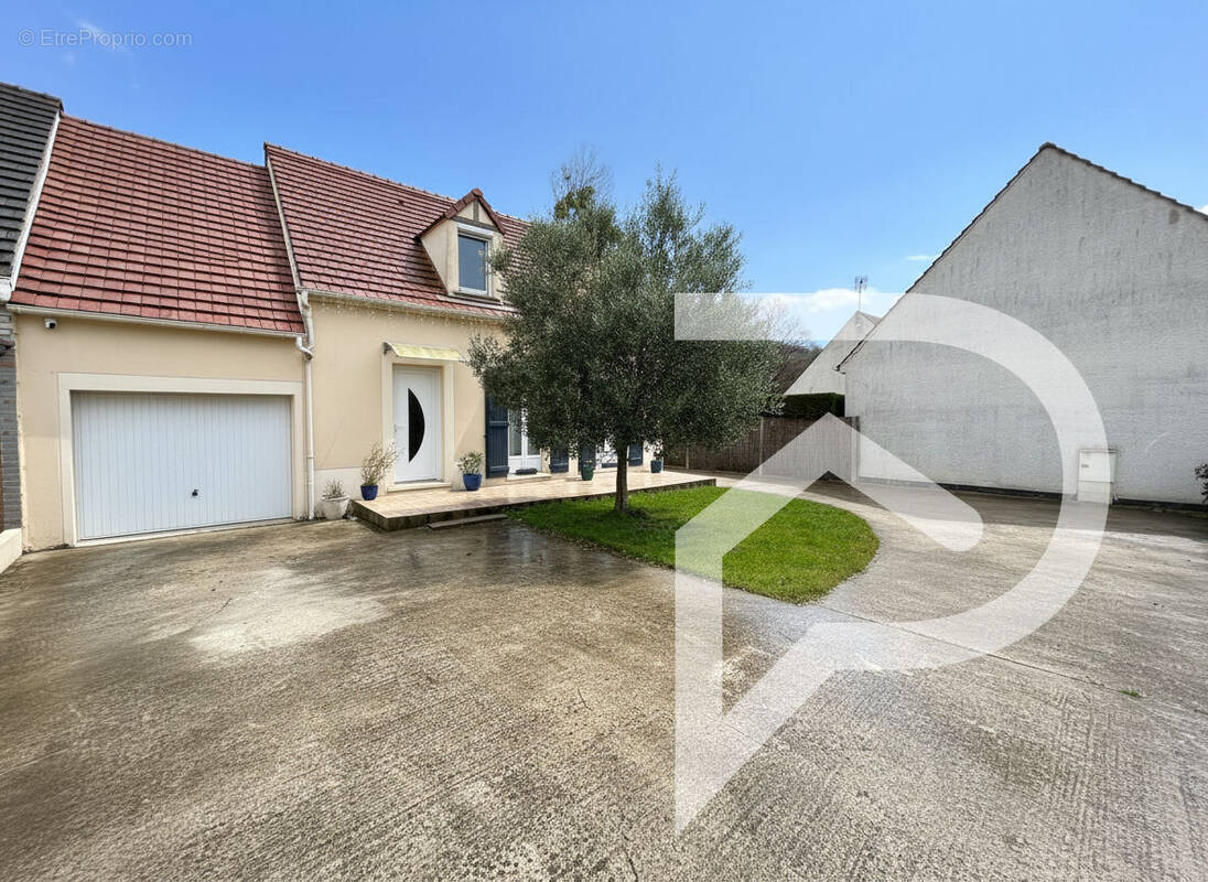 Maison à MOGNEVILLE