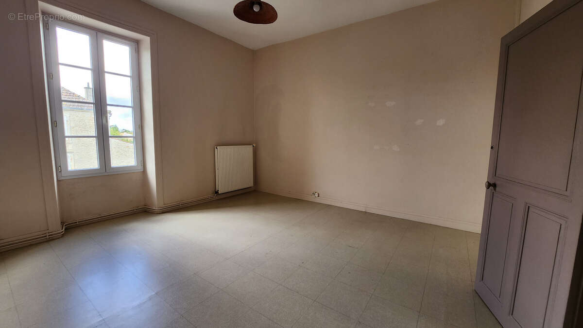 Maison en pierre avec 4 chambres et beau terrain - photo 11