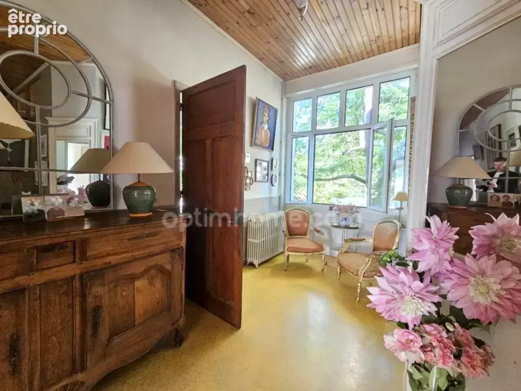 Coup de cœur à Nersac — Demeure de charme de 244 m² et 5 chambres, aux prestations haut de gamme. 10 pièces NERSAC (16) - photo 4