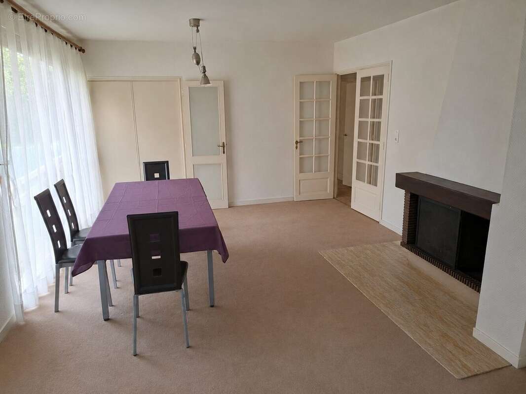 Appartement à FONTENAY-LE-FLEURY