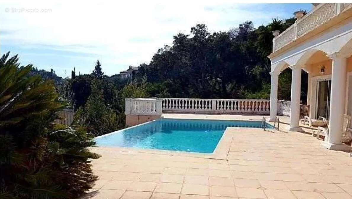 Maison à MANDELIEU-LA-NAPOULE