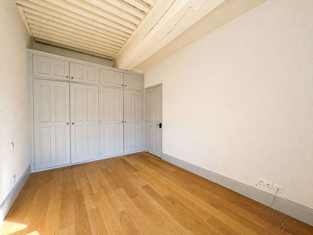 Bel appartement 2 chambres - 80 m² dans résidence sécurisée au centre-ville - photo 6