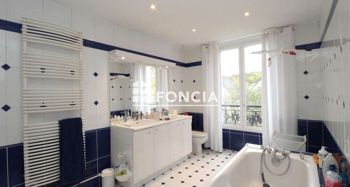 Maison à VERRIERES-LE-BUISSON