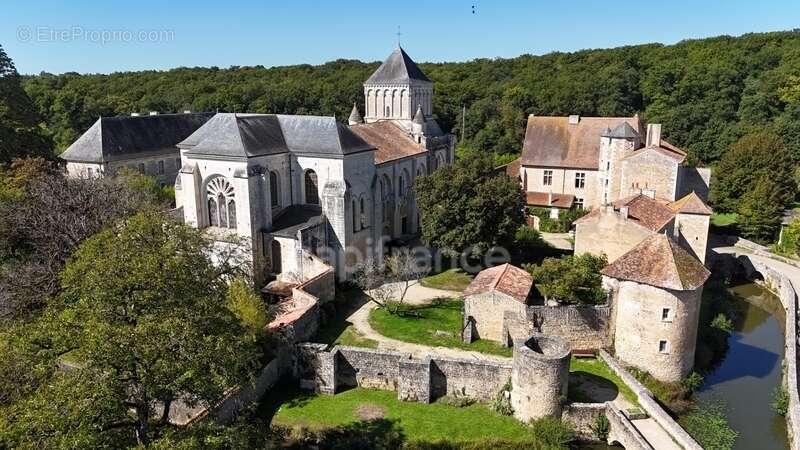 Maison à NOUAILLE-MAUPERTUIS