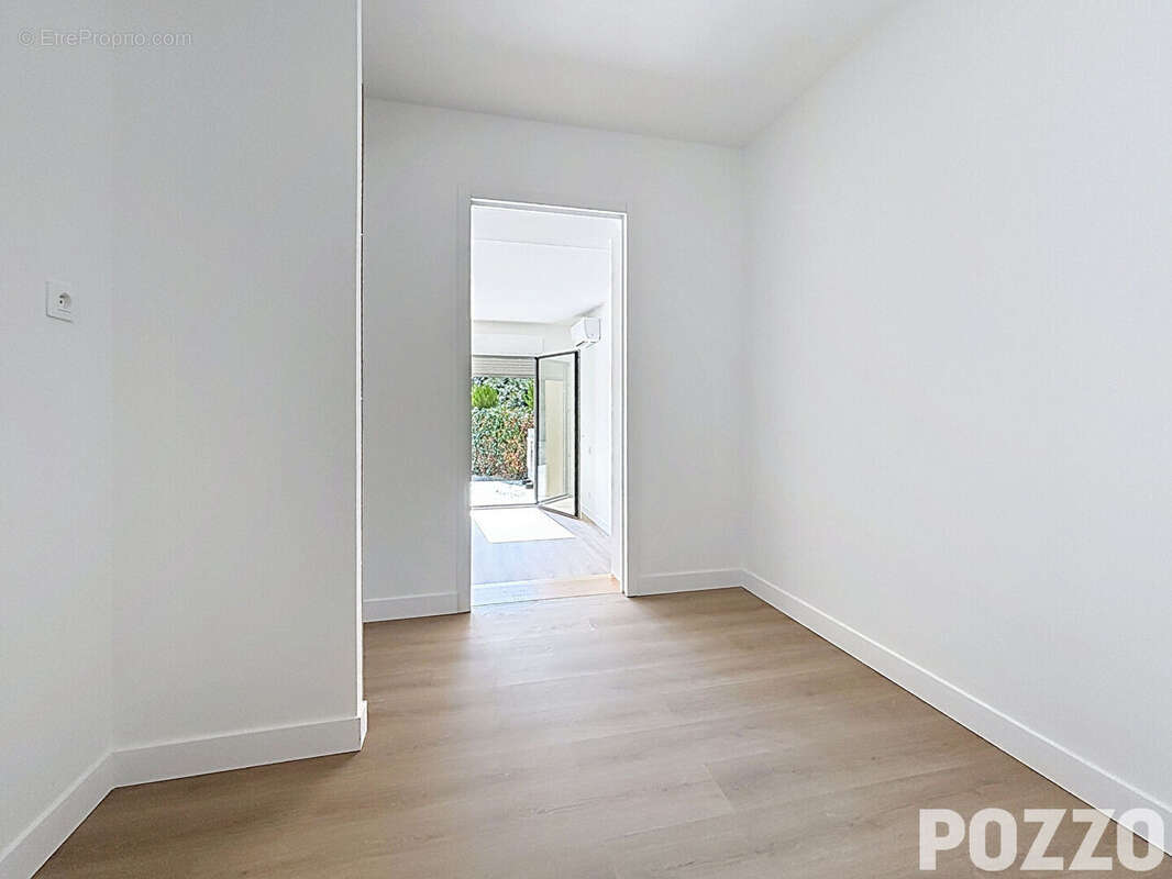 A Vendre - Avranches centre - Appartement rez-de-chaussée - 5 pièce(s) 137,64 m² - terrasse et parking - photo 9