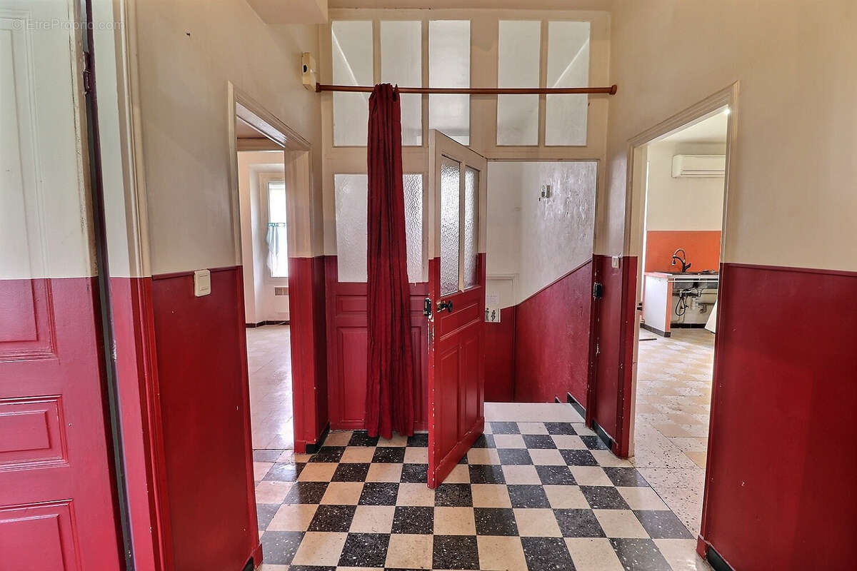 Appartement à ENTRAIGUES-SUR-LA-SORGUE