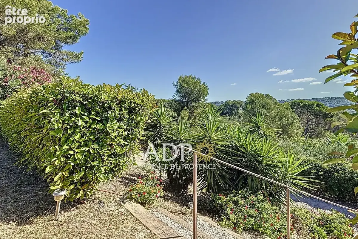 Maison 300 m² à Mouans-Sartoux  - photo 8