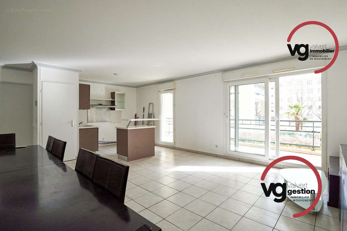Appartement 70 m² à Decines-Charpieu  - photo 2
