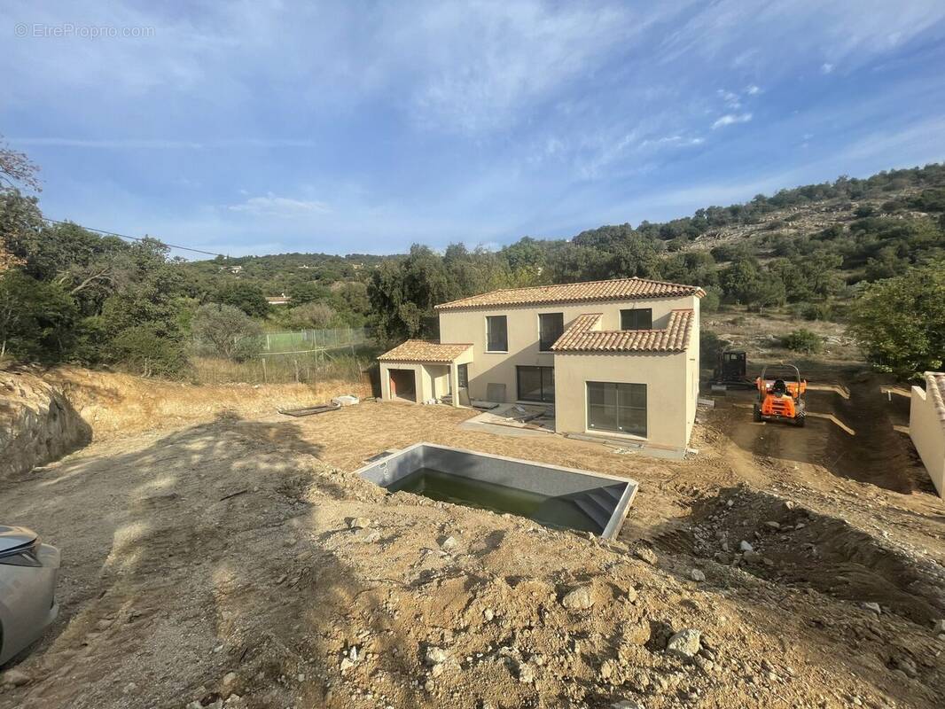 Maison à PLAN-DE-LA-TOUR