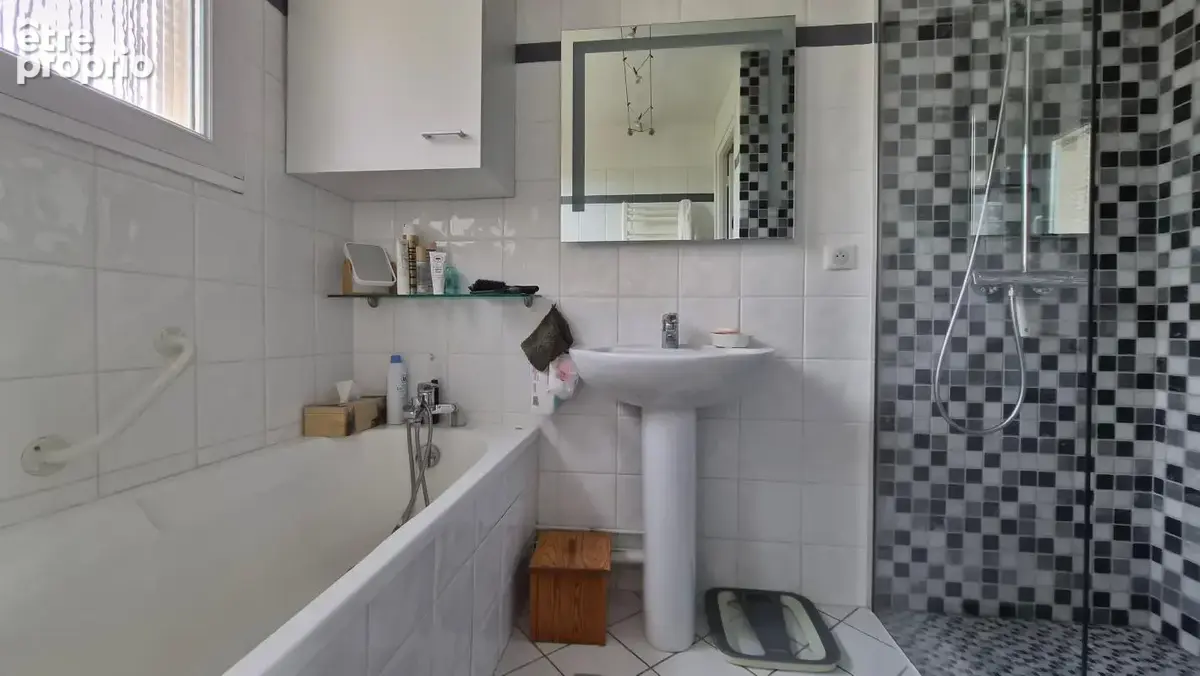 T3, 54 m², sous sol total, terrain 604 m², bon état - photo 8
