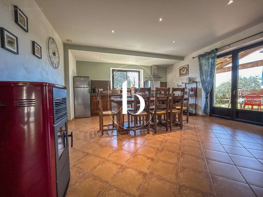 Maison à ORGNAC-L'AVEN