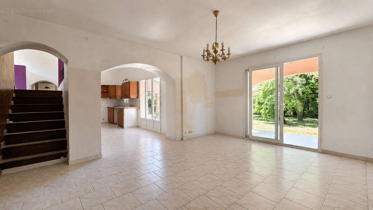 Maison à CADENET