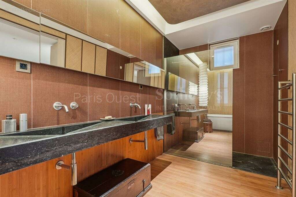 Appartement à PARIS-7E