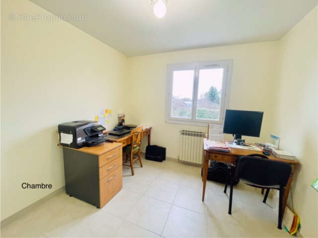 Maison à LAPEYROUSE-MORNAY