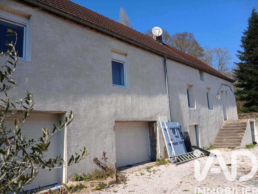Maison 93 m² à Saint-Sernin-Du-Plain  - photo 4