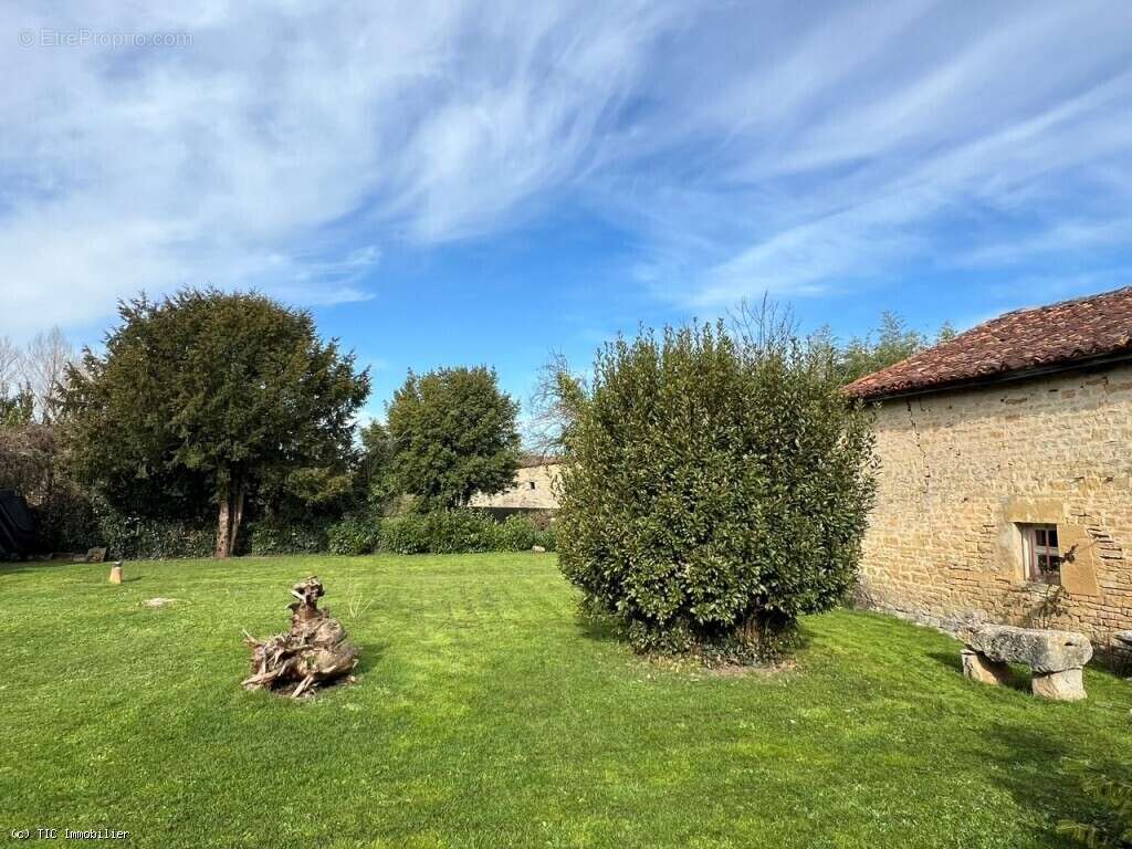 Maison à VILLEFAGNAN