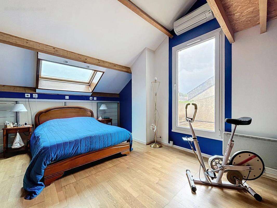 Maison à VOISINS-LE-BRETONNEUX