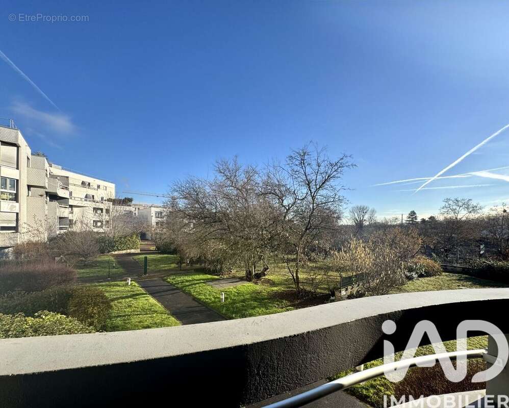 Photo 2 - Appartement à SURESNES