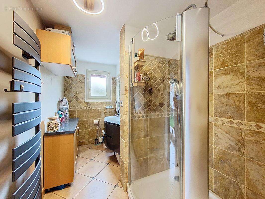 Maison à VOISINS-LE-BRETONNEUX