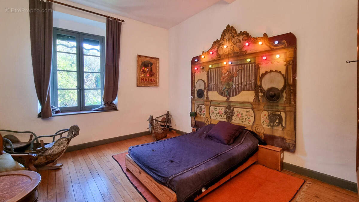 chambre - Maison à BROUSSES-ET-VILLARET