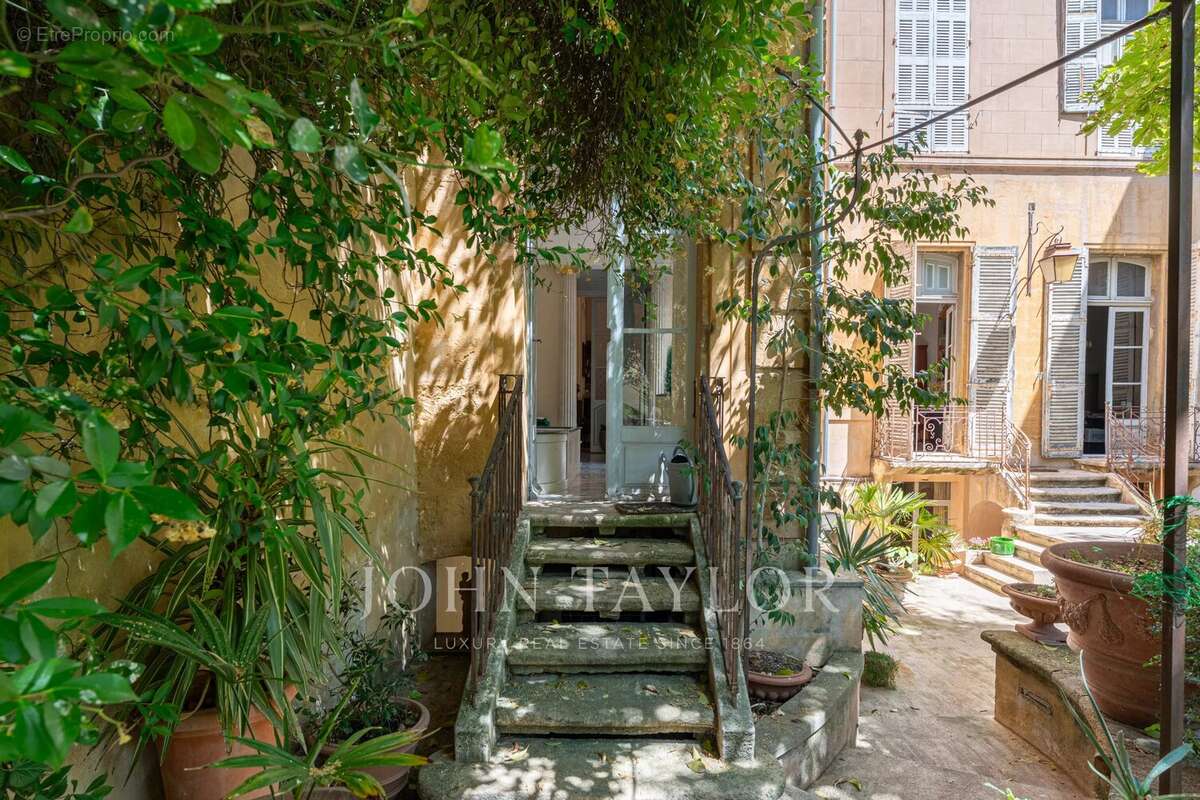 Appartement d'exception avec jardin et piscine au cœur du quartier Mazarin - photo 24